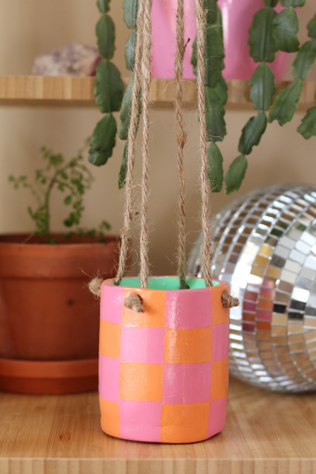 Checkered Hanging Plant Pot- Pink & Orange